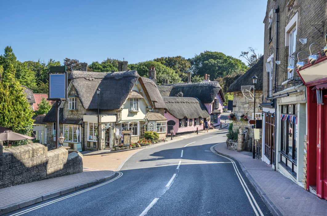 New year trip ideas | Isle of Wight village highstreet with thatched roof houses
