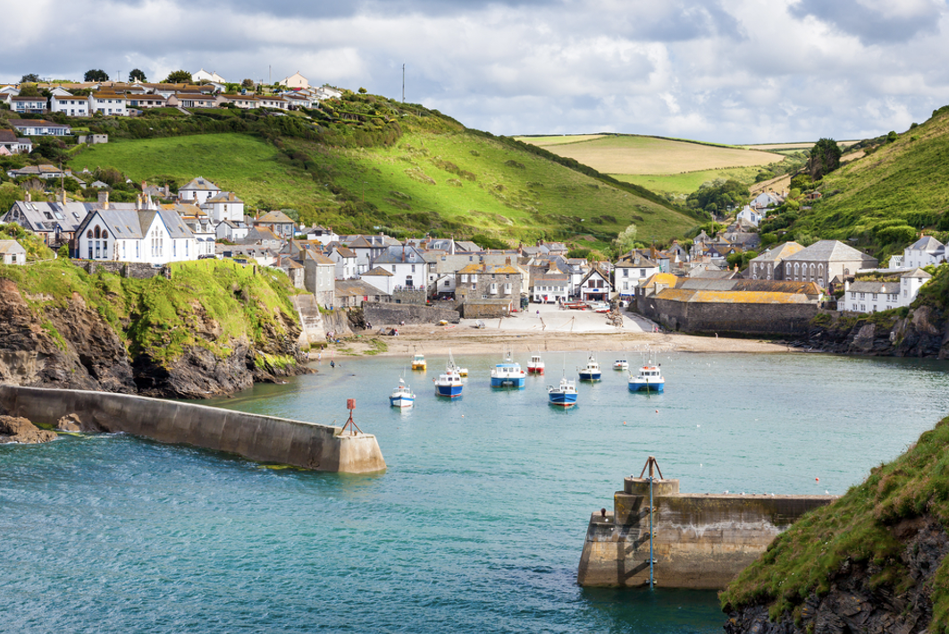 New year trip ideas | A village in Cornwall with a bay and beach. 