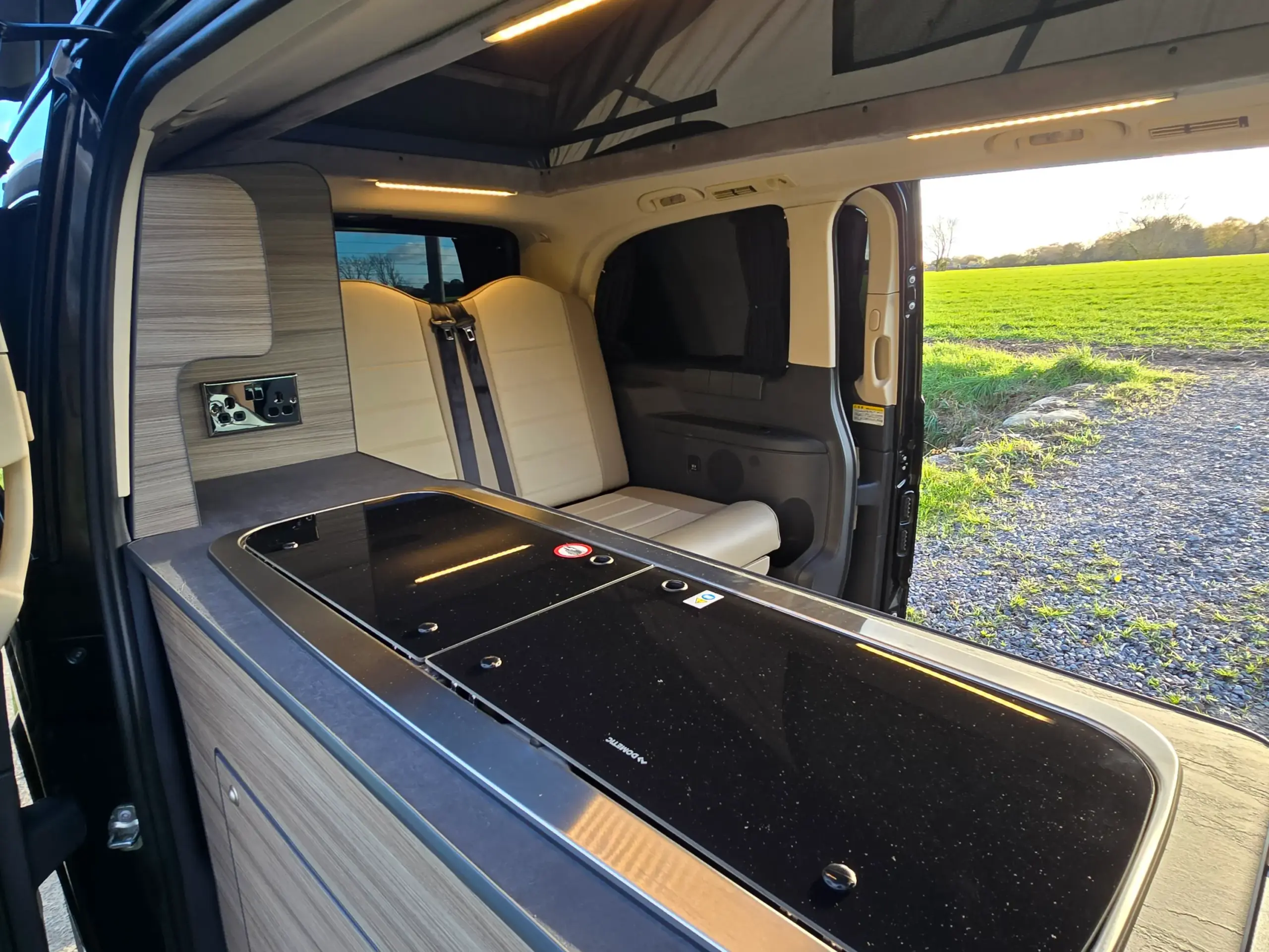 Mercedes Viano kitchen 2